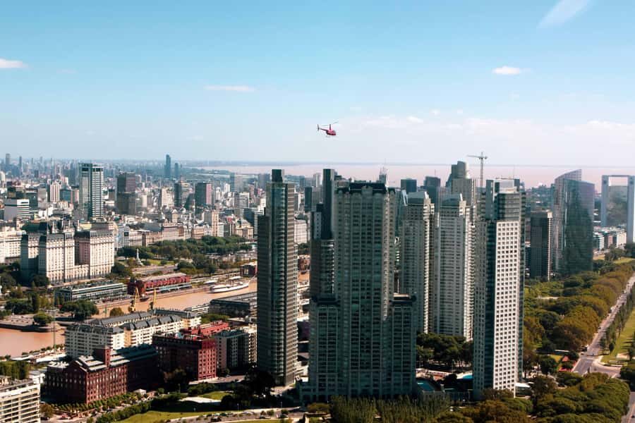 5hs Small Group City Tour of Buenos Aires with Street Food - Retiro and Recoleta: the city changes gear