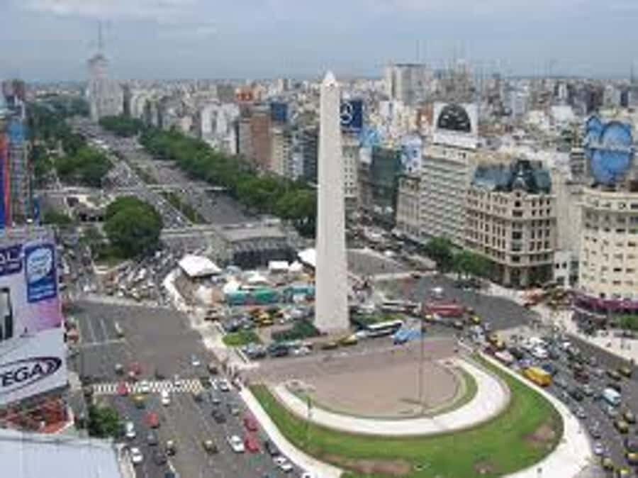Buenos Aires City Tour with Luxury Lunch - Recoleta, Retiro, and Montserrat: Old Money Meets Old Streets