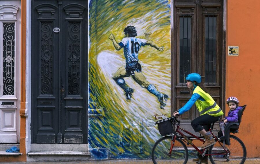 Buenos Aires: Private Photo Tour for Ammateur Photographers - The 15-minute bus hop to San Telmo: why moving fast helps your photos
