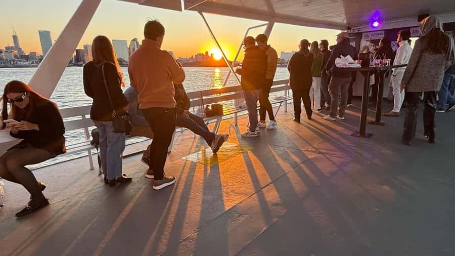Buenos Aires: Puerto Madero Sunset Cruise with Open Bar - Route and itinerary: what you actually see during the one-hour sailing