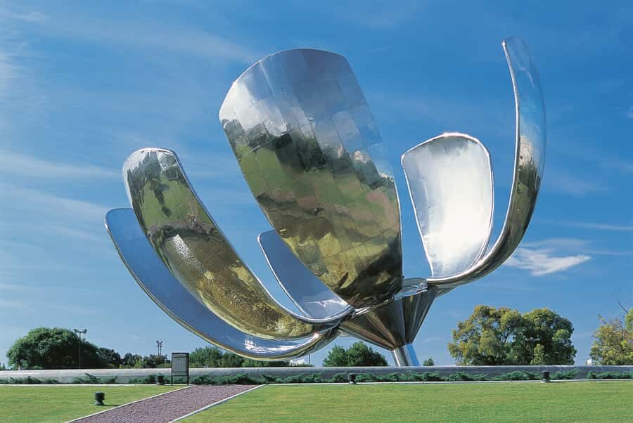 Buenos Aires: Recoleta Neighborhood Walking Tour - Floralis Genérica and Recoleta’s parks: a surprising design moment