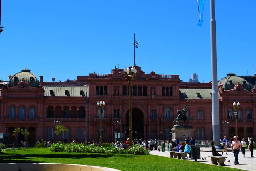 From Colonialism to Eclecticism, Buenos Aires arquitectonica - Why Plaza de Mayo is the perfect start