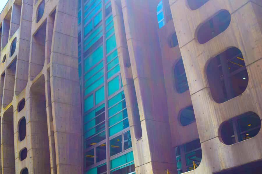 From Colonialism to Eclecticism, Buenos Aires arquitectonica - Reconquista Street and the Banco Hipotecario Brutalist facade: the curveball that makes the tour memorable