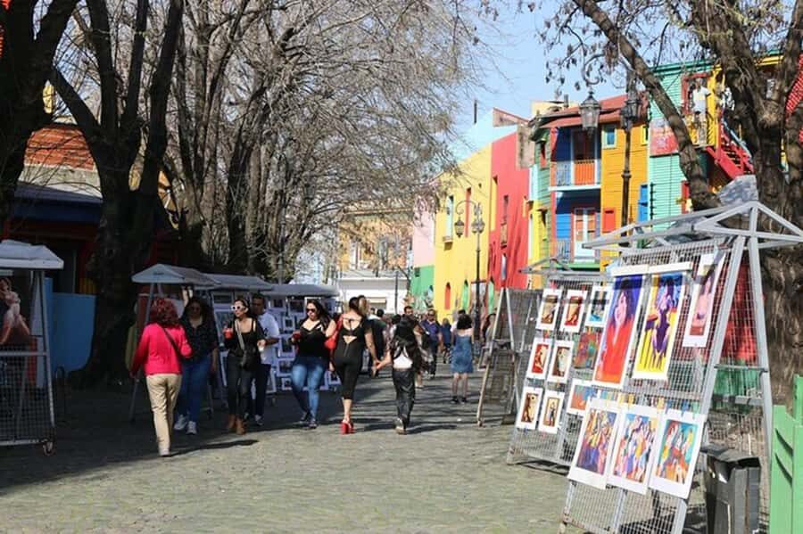 Full Day City Tour Buenos Aires, Recoleta Cemetery and Tigre - Plaza de Mayo and the Teatro Colón stop: where to aim your camera