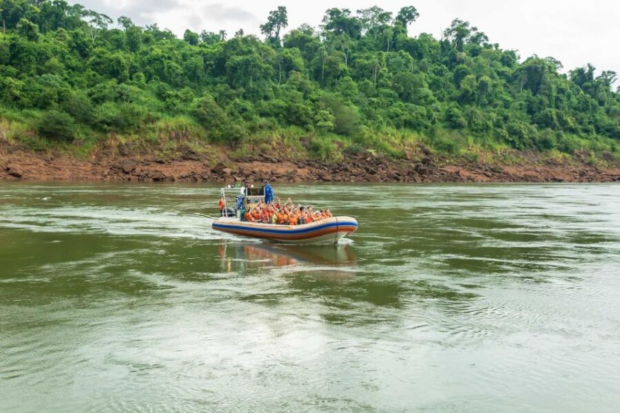 Puerto Iguazu: Iguazu Falls Boat Tour and Gran Aventura - Gran Aventura: how the jungle 4x4 changes the day