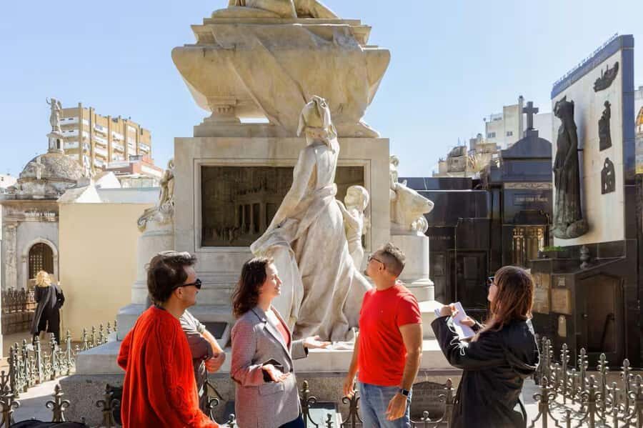 Recoleta & Cemetery for curious people - Starting at Rapa Nui Store and warming up at Plaza San Martín