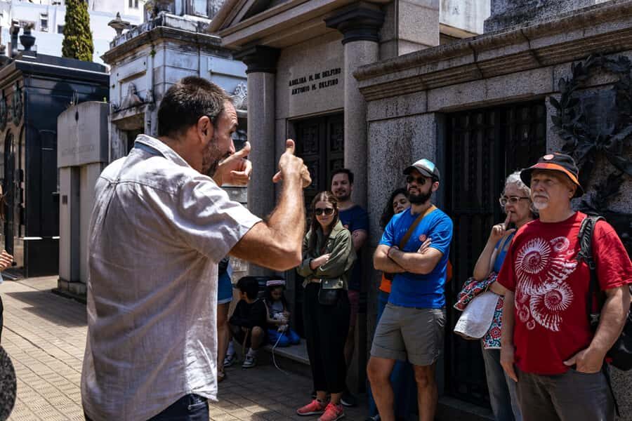 Recoleta Cemetery - Small Group Tour of History & Secrets - The 150-minute route: what you do in 2.5 hours