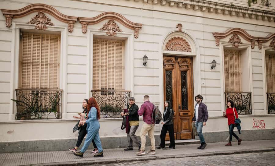 San Telmo: Historical Guided Tour with Street Food & Drinks - The Guide Factor: Energy Changes Everything