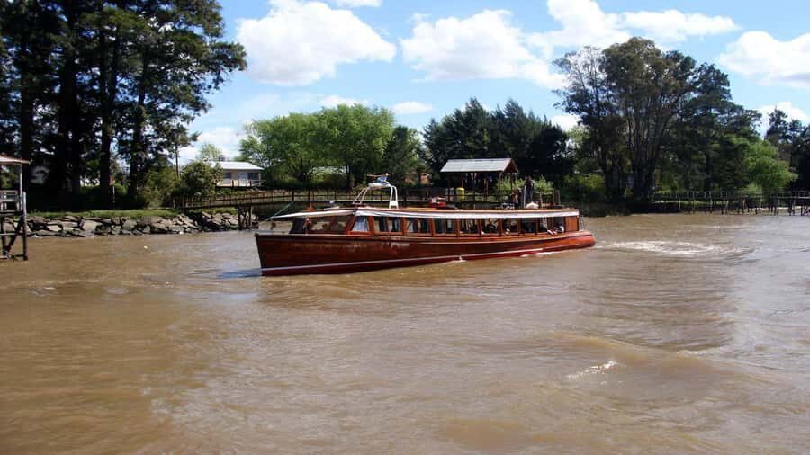 Tigre Full-Day Tour with Boat Ride - Train back to Buenos Aires and the Retiro finish