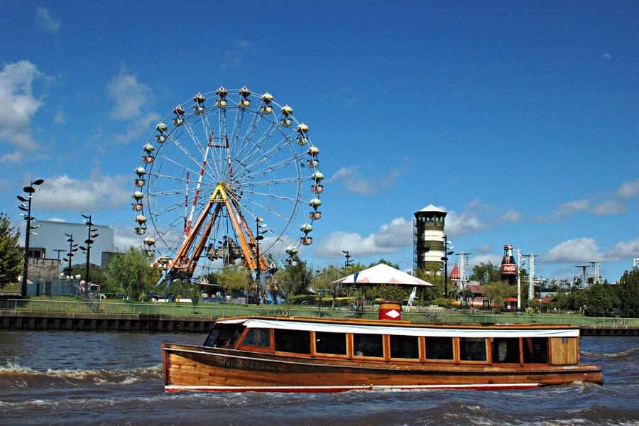 Tigre with Lunch overlooking the River and Navigation - Navigation Through the Delta and Back Toward Buenos Aires